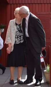 til deyðin tykkum skilir